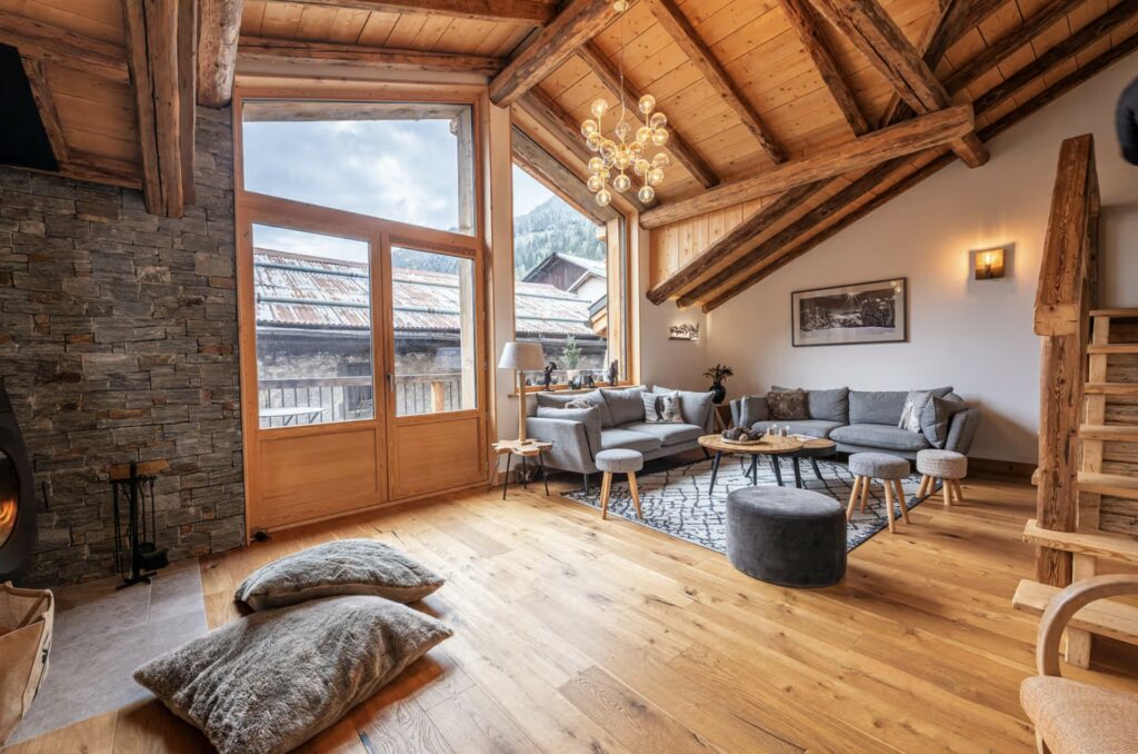 Salon lumineux du Chalet Alouette, espace détente