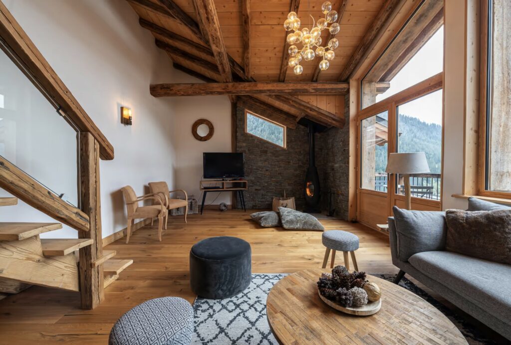 Salon du Chalet Alouette, lumière naturelle