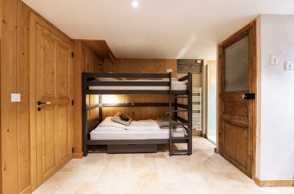Chambre 4 du Chalet Alouette, lits superposés et rangements