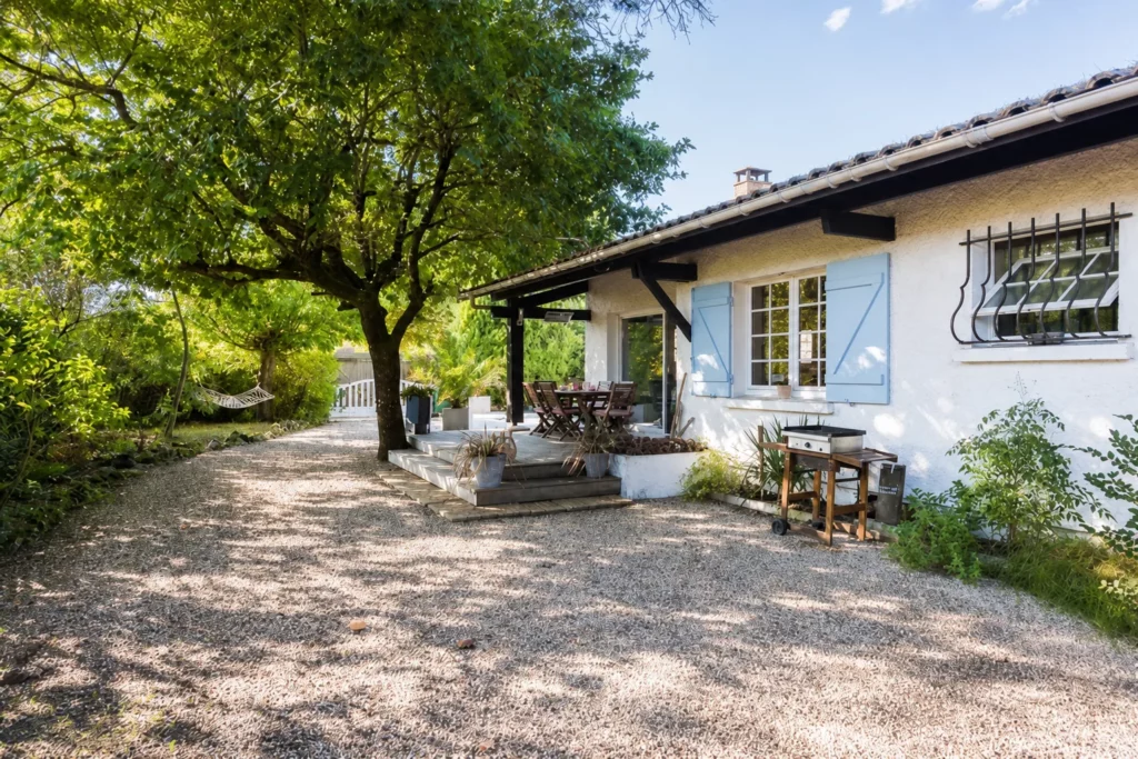 jardin-arbore-terrasse-villa-cap-ferret